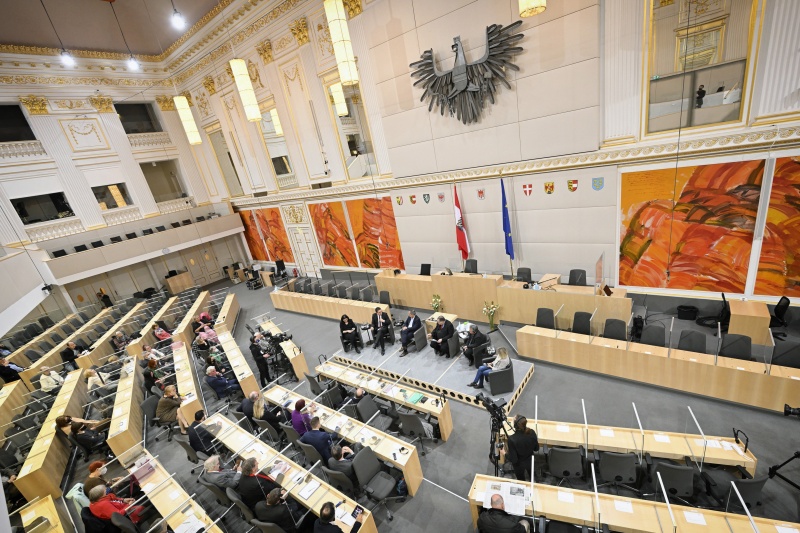 Podiumsdiskussion, von links: Katharina Graf-Janoska, Loránt Vincze, Andreas Sarközi, Gerhard Baumgartner, Emmerich Gärtner-Horvath, Danijela Cicvarić