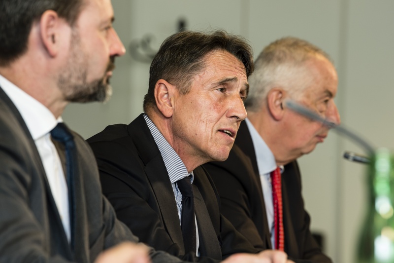 Von links: Amtsführender Vorsitzender Nationalratsabgeordneter Friedrich Ofenauer (ÖVP), Vorsitzender Nationalratsabgeordneter Reinhard Eugen Bösch (FPÖ), Büroleiter MinR Karl Schneemann