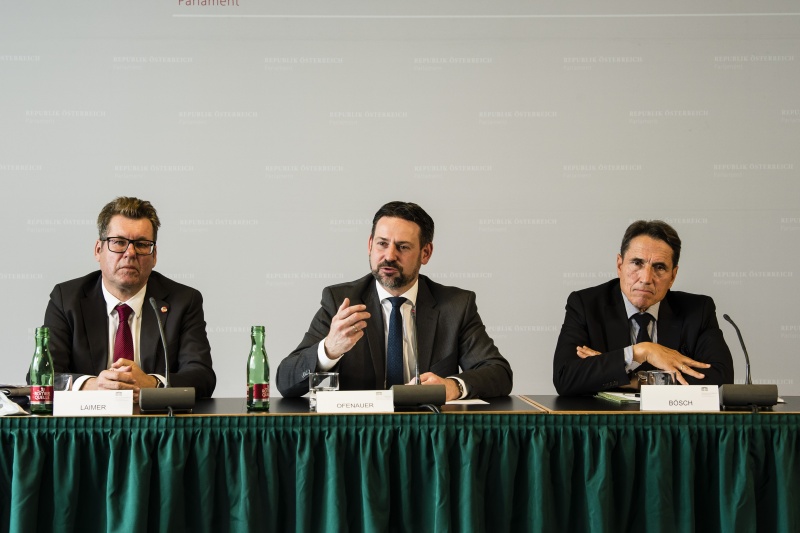 Von links: Vorsitzender Nationalratsabgeordneter Robert Laimer (SPÖ), Amtsführender Vorsitzender Nationalratsabgeordneter Friedrich Ofenauer (ÖVP), Vorsitzender Nationalratsabgeordneter Reinhard Eugen Bösch (FPÖ)