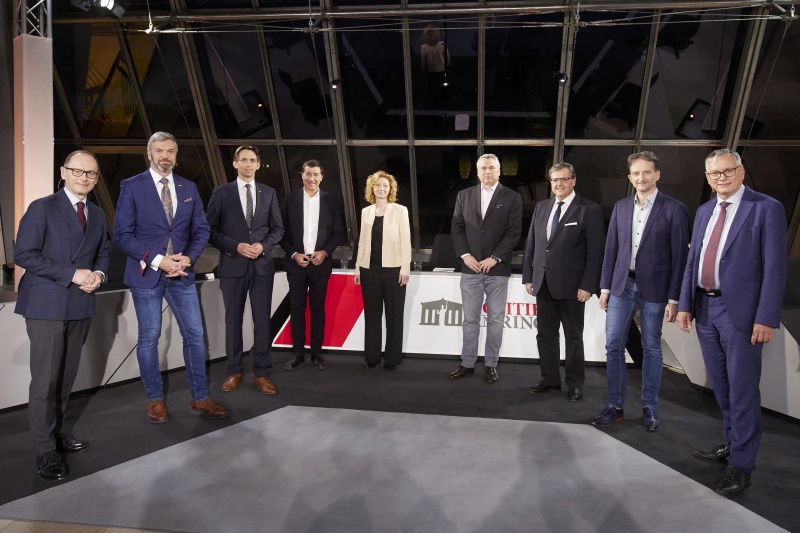 Von links: Gerald Groß, Bernhard Wiesinger ÖAMTC, Nationalratsabgeordneter Joachim Schnabel (ÖVP), Nationalratsabgeordneter Johannes Margreiter (NEOS), Bettina Gusenbauer ÖBB, Günter Emberger Technische Universität Wien, Nationalratsabgeordneter Gerhard Deimek (FPÖ), Nationalratsabgeordneter Hermann Weratschnig (GRÜNE), Nationalratsabgeordneter Alois Stöger (SPÖ)