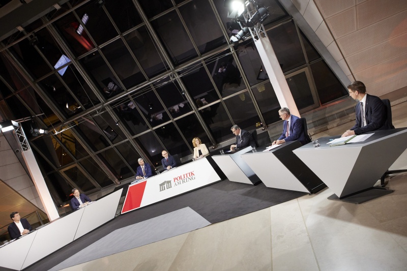 Von links: Nationalratsabgeordneter Johannes Margreiter (NEOS), Nationalratsabgeordneter Hermann Weratschnig (GRÜNE), Bernhard Wiesinger ÖAMTC, Gerald Groß, Bettina Gusenbauer ÖBB, Nationalratsabgeordneter Gerhard Deimek (FPÖ), Nationalratsabgeordneter Alois Stöger (SPÖ), Nationalratsabgeordneter Joachim Schnabel (ÖVP)