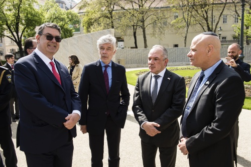 From left: President of the Jewish Community in Vienna Oskar Deutsch, Secretary General of the Austrian Parliament Harald Dossi, Ambassador of the State of Israel to Austria Mordechai Rodgold, Director General of the Knesset Gil Segal
