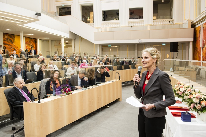 Moderatorin Claudia Schanza