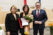 Von links: Laudatorin Melita Sunjic, Preisträgerin der Kategorie Menschenrechte Christa Zöchling, Präsident des Presseclub Concordia Andreas Koller