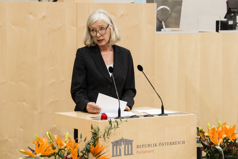 Am Rednerpult: Laudatorin Cathrin Kahlweit