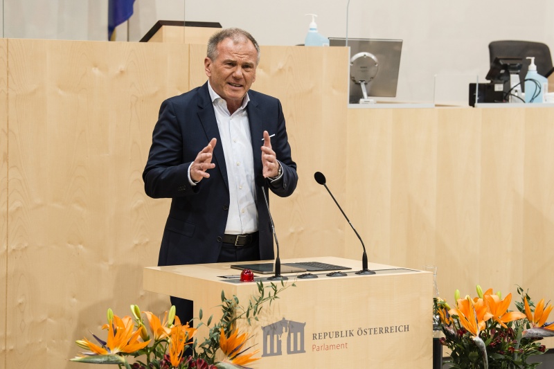 Am Rednerpult: Laudator Armin Wolf