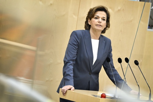 Am Rednerpult Klubobfrau Pamela Rendi-Wagner (SPÖ)