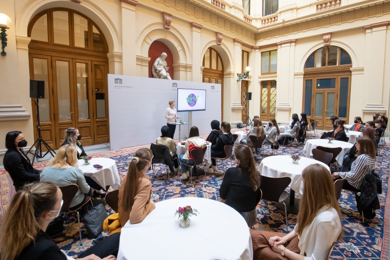 Begrüßung durch Parlamentsvizedirektorin Susanne Janistyn-Novák