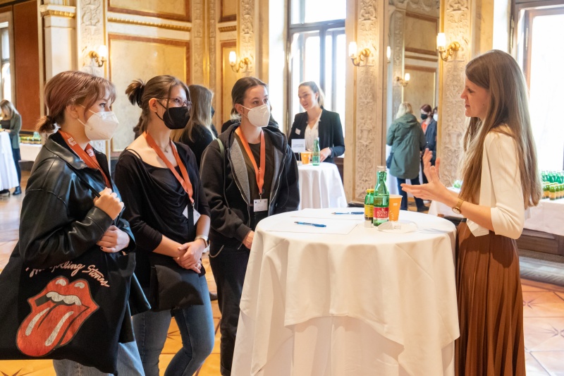 Programmpunkt Karrieren im Hohen Haus I.: Get-together mit Mitarbeiterinnen der Parlamentsdirektion