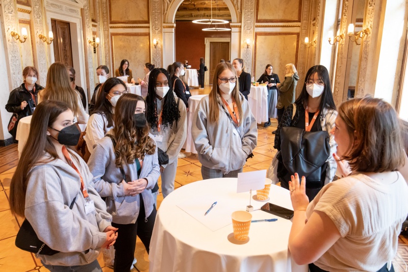 Programmpunkt Karrieren im Hohen Haus I.: Get-together mit Mitarbeiterinnen der Parlamentsdirektion