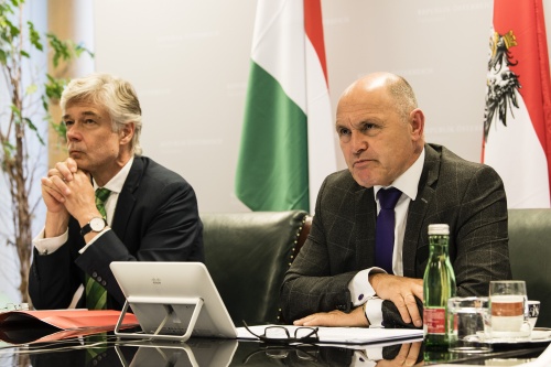 Von rechts: Nationalratspräsident Wolfgang Sobotka (ÖVP), Parlamentsdirektor Harald Dossi