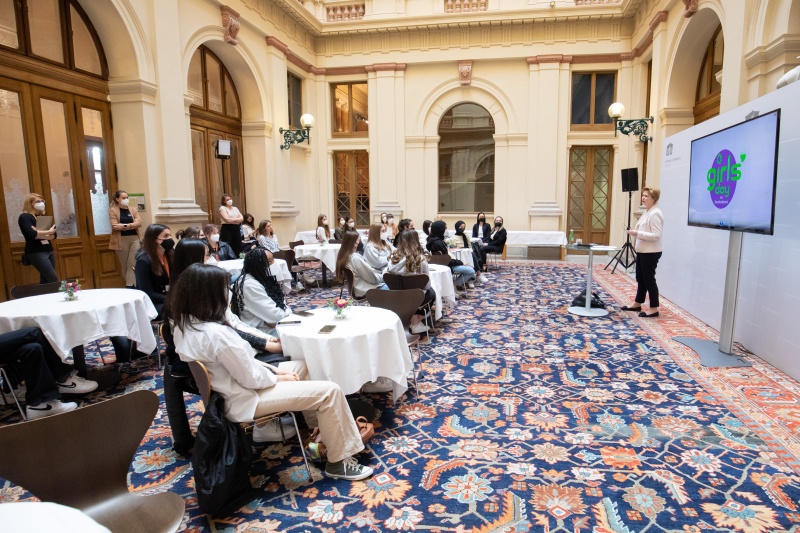 Begrüßung durch Parlamentsvizedirektorin Susanne Janistyn-Novák