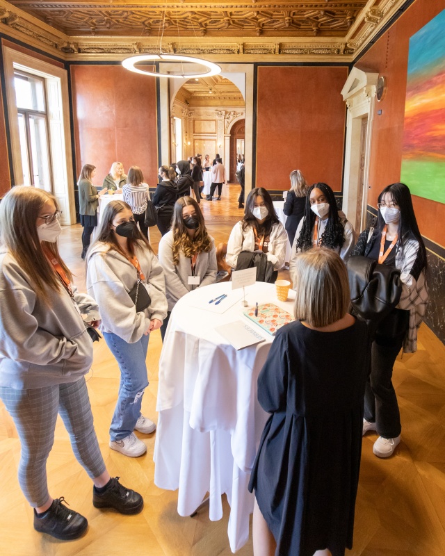 Programmpunkt Karrieren im Hohen Haus I.: Get-together mit Mitarbeiterinnen der Parlamentsdirektion