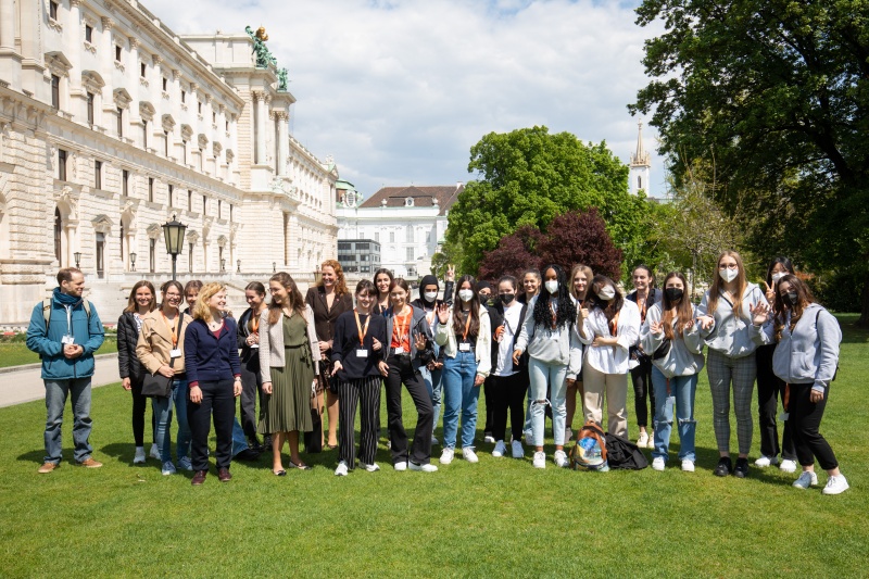Gruppenfoto mit den Teilnehmerinnen des Girl´s Day 2022