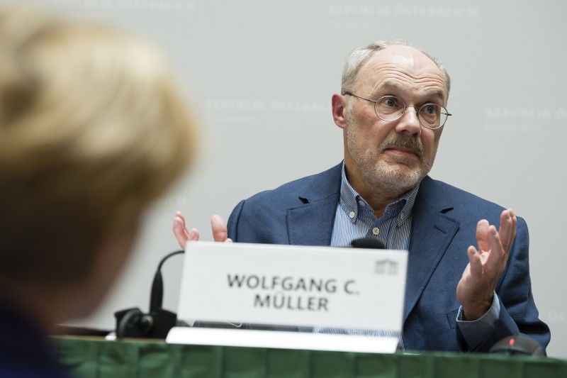 Am Podium: Leiter des Vienna Center for Electoral Research Universität Wien Wolfgang C. Müller