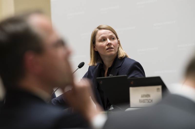 Am Podium: Vienna Center for Electoral Research Universität Wien Julia Partheymüller