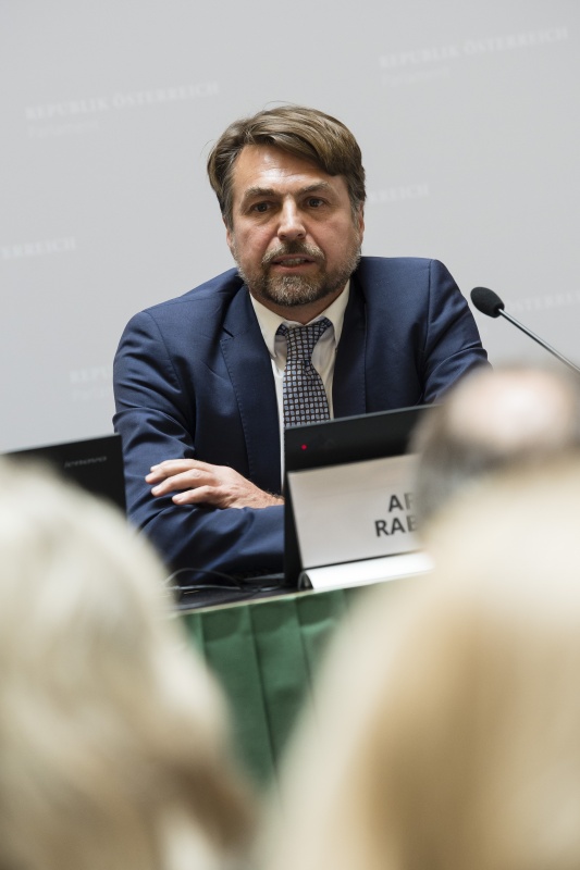 Am Podium: wahlbeobachtung.org - Election-Watch.EU Armin Rabitsch