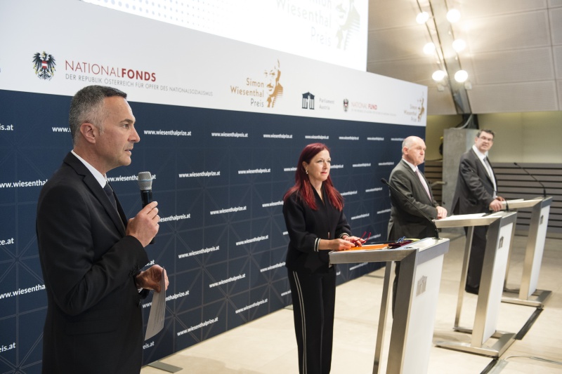 Von links: Dienstleiter Kommunikation Karl-Heinz Grundböck, Nationalfondsgeneralsekretärin Hannah Lessing, Nationalratspräsident Wolfgang Sobotka (ÖVP), Präsident der Israelitischen Kultusgemeinde Wien Oskar Deutsch