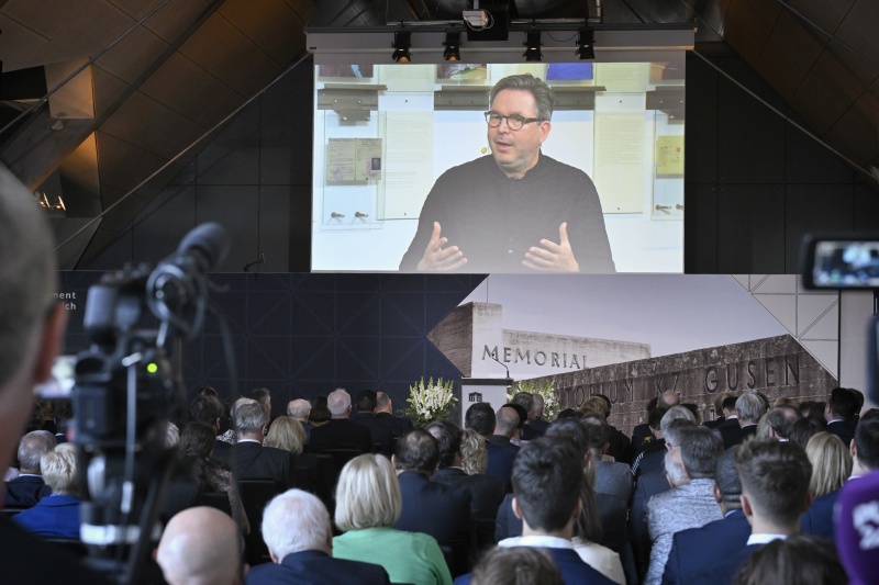 Podiumsgespräch: Gedenken als erinnernder Mahnruf?.Obmann des Vereins MERKwürdig -Zeithistorisches Zentrum Melk Alexander Hauer
