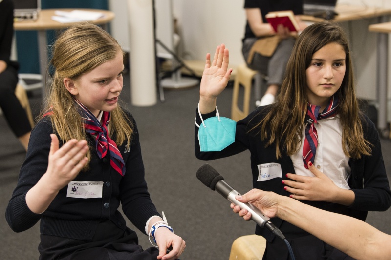 Schülerinnen der Klasse 4a des Theresianum in der Demokratiewerkstatt