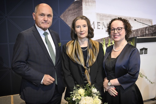 Von links: Nationalratspräsident Wolfgang Sobotka (V), Professorin an der Technischen Universität Berlin Monika Schwarz-Friesel, Bundesratspräsidentin Christine Schwarz-Fuchs (ÖVP)