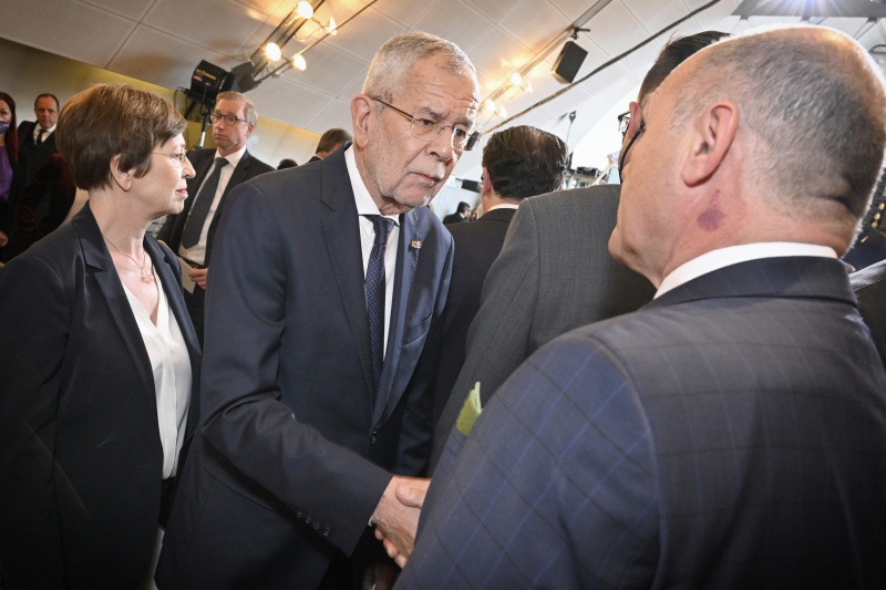 Von links: Doris Schmidauer, Bundespräsident Alexander Van der Bellen, Nationalratspräsident Wolfgang Sobotka (V)