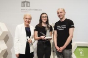 Kategorie „Iniative von und für Jugend“. Von links: Bundesministerin a.d. Benita Ferrero-Waldner, Projektleiterin Nicole Kantner