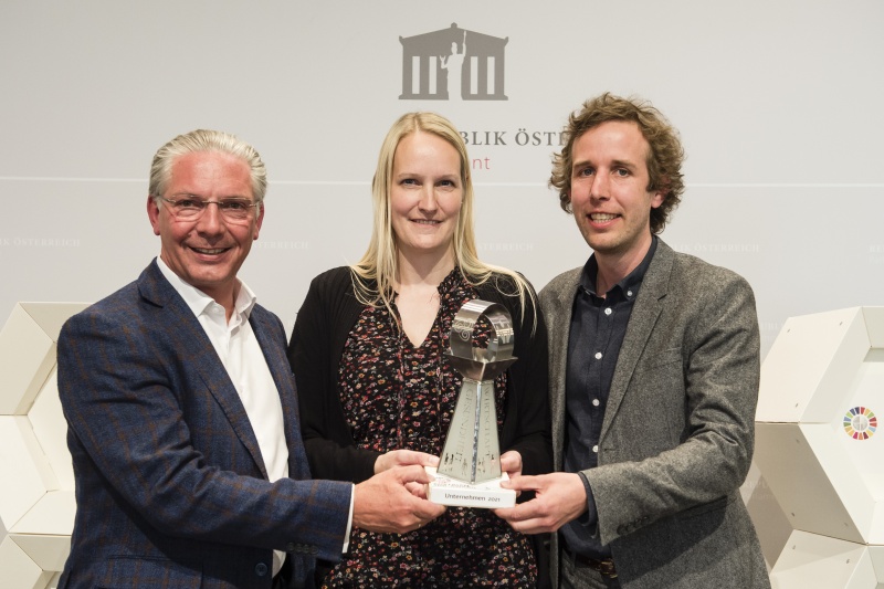 Unterkategorie „Kleine Unternehmen“. Von links: Laudator Paul Leitenmüller, Preisträger:innen Gebrüder Woerle GmbH