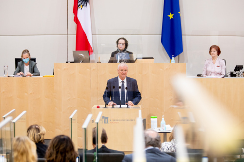 Bundesratsvizepräsident Günther Novak (SPÖ) am Rednerpult