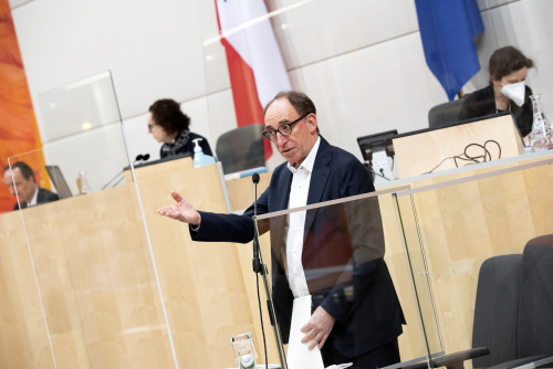 Auf der Regierungsbank Gesundheitsminister Johannes Rauch (Grüne) bei der Beantwortung der Dringlichen Anfrage