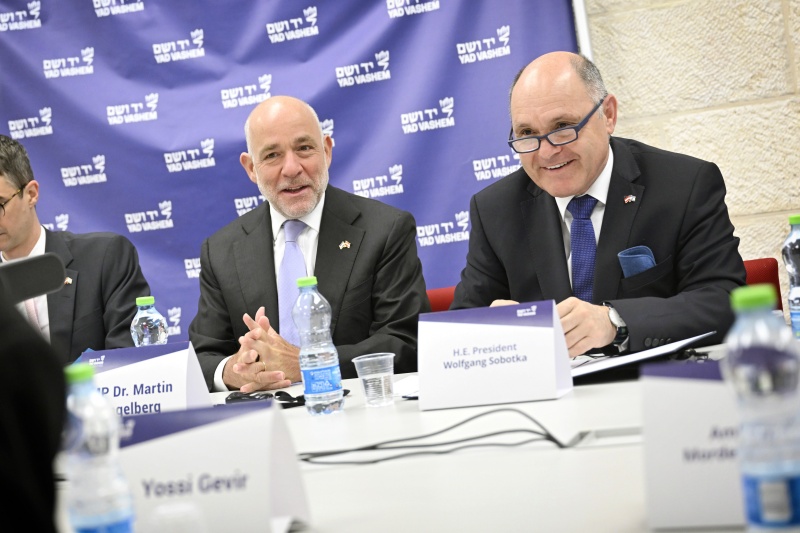 Besuch der internationalen Holocaust Gedenkstätte Yad Vashem. Von links: Nationalratsabgeordneter Martin Engelberg (ÖVP) und Nationalratspräsident Wolfgang Sobotka (ÖVP)