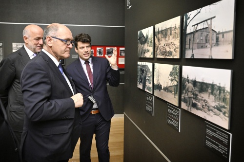 Besuch der internationalen Holocaust Gedenkstätte Yad Vashem. Von links: Nationalratsabgeordneter Martin Engelberg (ÖVP) und Nationalratspräsident Wolfgang Sobotka (ÖVP) während der Führung