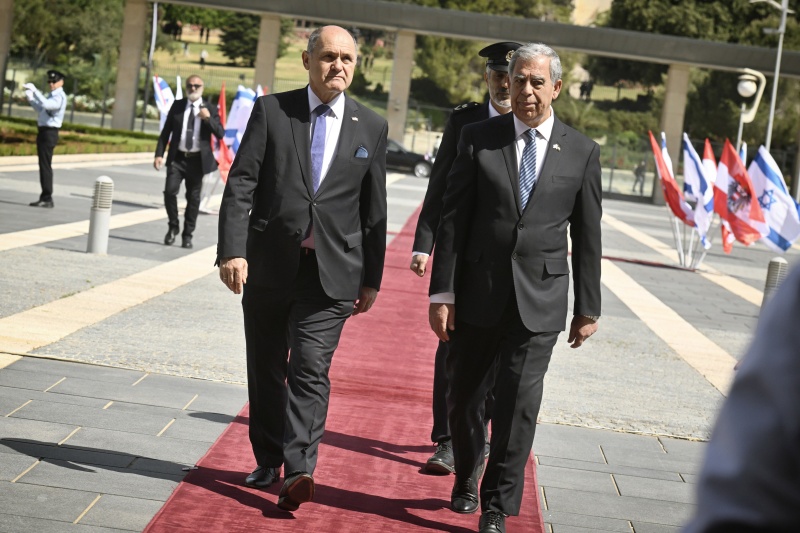 Besuch der Knesset und Treffen mit dem Sprecher der Knesset..Von links: Nationalratspräsident Wolfgang Sobotka (ÖVP), Sprecher der Knesset Mickey Levy