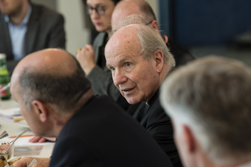 Am Podium: Kardinal Christoph Schönborn