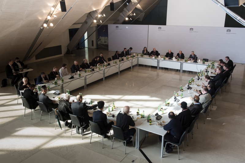 Blick Richtung Veranstaltungsteilnehmer:innen