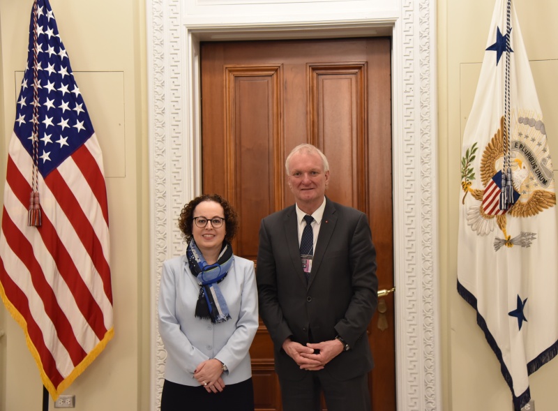 Treffen im Executive Office BuildingTreffen im Executive Office Building. Von links: Bunderratspräsidentin Christine Schwarz Fuchs (ÖVP), Bundesratsvizepräsident Günther Novak (SPÖ)