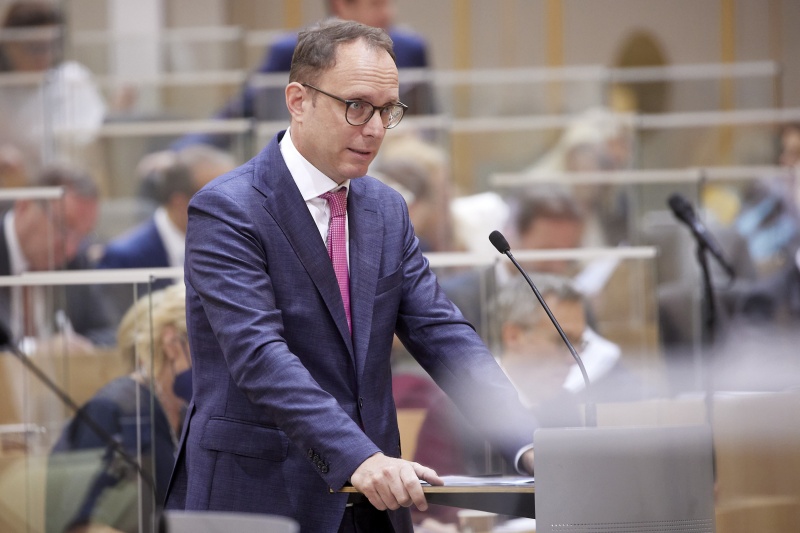 Fragestunde an Infrastrukturministerin Leonore Gewessler (GRÜNE), am Rednerpult Nationalratsabgeordneter Andreas Ottenschläger (ÖVP)