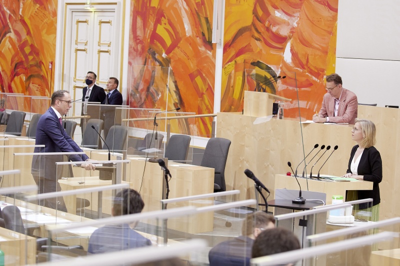 Fragestunde an Infrastrukturministerin Leonore Gewessler (GRÜNE), am Rednerpult Nationalratsabgeordneter Andreas Ottenschläger (ÖVP)