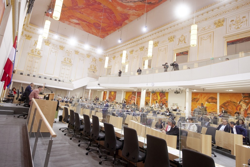 Fragestunde an Infrastrukturministerin Leonore Gewessler (GRÜNE), am Rednerpult Nationalratsabgeordneter Andreas Ottenschläger (ÖVP)