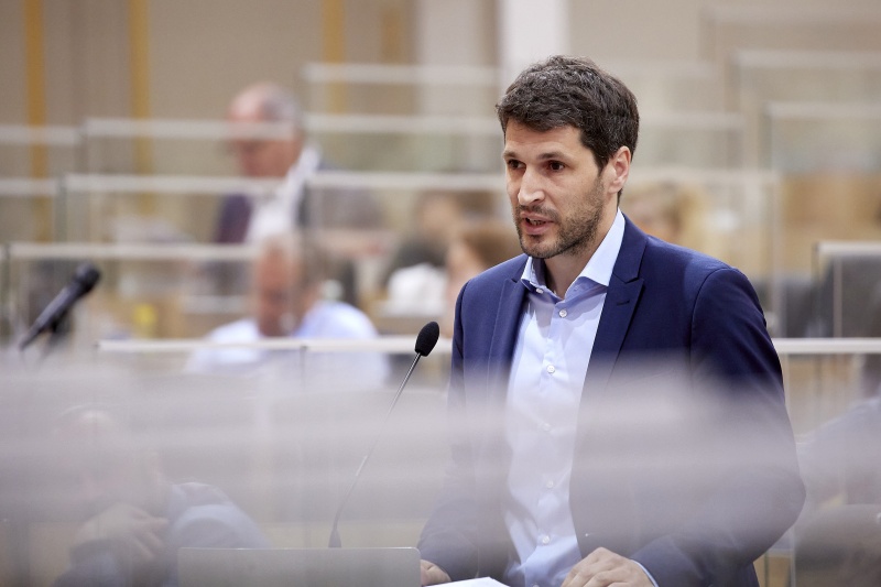 Fragestunde an Infrastrukturministerin Leonore Gewessler (GRÜNE), am Rednerpult Nationalratsabgeordneter Lukas Hammer (GRÜNE)