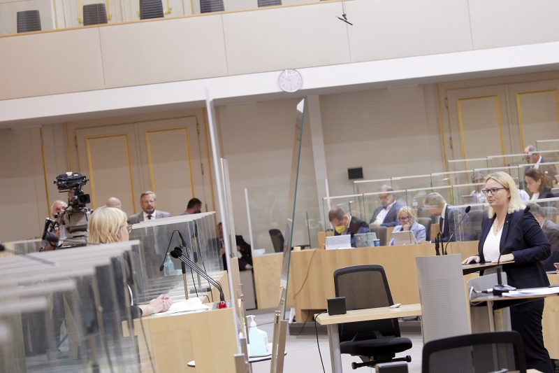 Fragestunde an Infrastrukturministerin Leonore Gewessler (GRÜNE), am Rednerpult Nationalratsabgeordnete Martina Kaufmann (ÖVP)