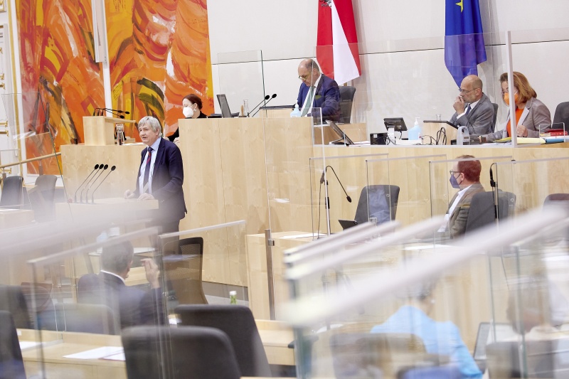 Am Rednerpult Nationalratsabgeordneter Josef Smolle (ÖVP)