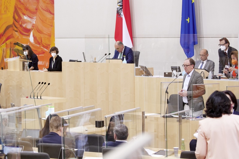 Gesundheitsminister Johannes Rauch (GRÜNE)  auf der Regierungsbank