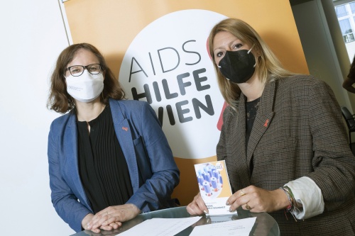 Von links: Leiterin der AIDS Hilfe Wien Andrea Brunner, Nationalratsabgeordnete Katharina Kucharowits (SPÖ)