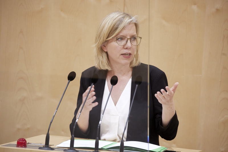 Fragestunde an Infrastrukturministerin Leonore Gewessler (GRÜNE)