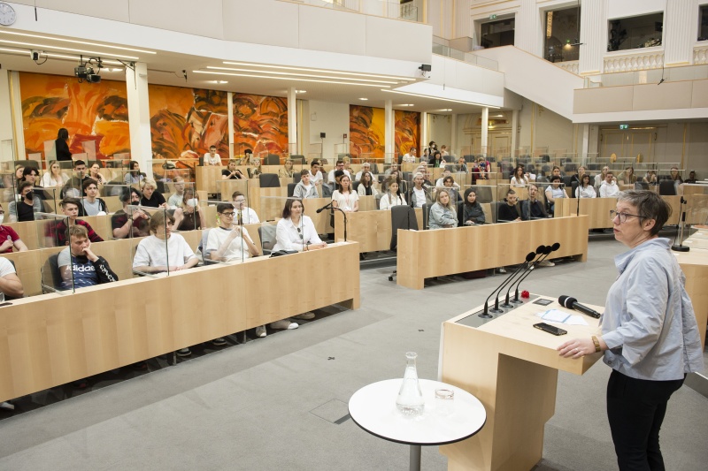 Blick Richtung Veranstaltungsteilnehmer:innen