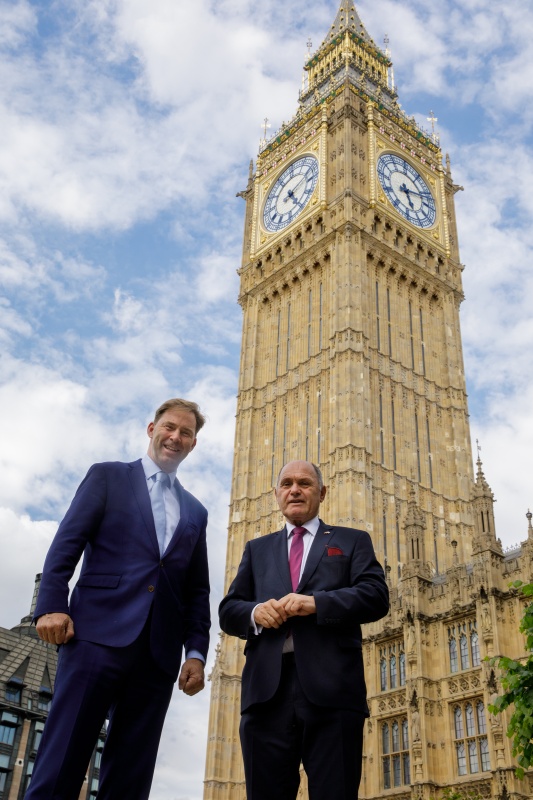 Aussprache mit Tobias Ellwood MP. Von rechts: Nationalratspräsident Wolfgang Sobotka (ÖVP), Tobias Ellwood MP