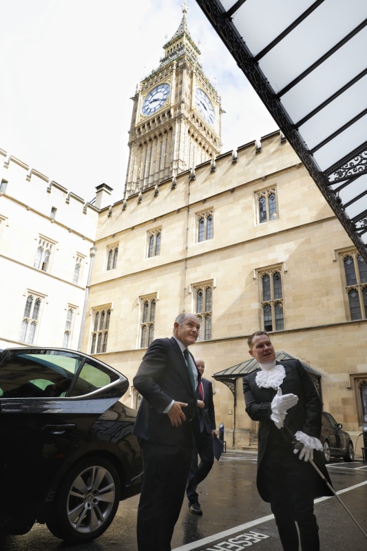 Aussprache mit Sir Lindsay Hoyle MP. Einholen von Nationalratspräsident Woflgang Sobotka (ÖVP)