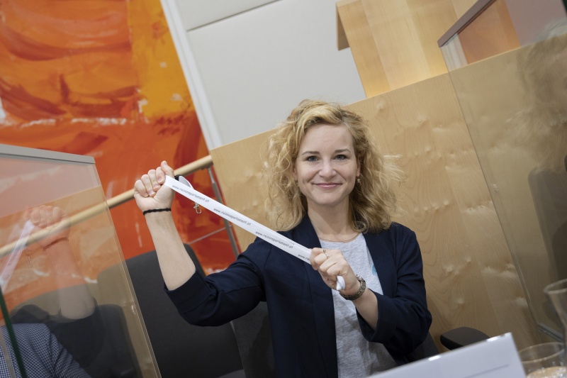 Nationalratsabgeordnete Eva Maria Holzleitner (SPÖ) zieht den weißen Klub