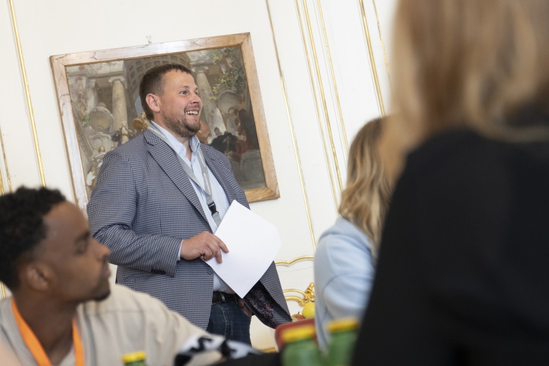 Nationalratsabgeordneter Peter Schmiedlechner (FPÖ) beim orangen Klub zu Besuch